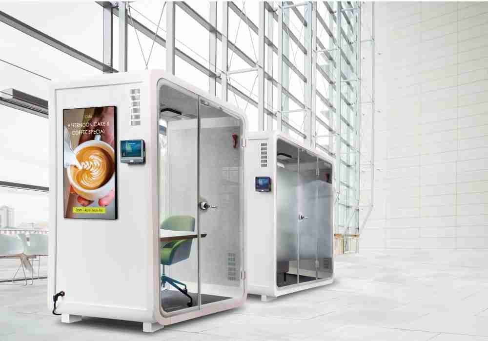 PG国际子公司达擎之智慧行动办公舱，，，采用PDLC智能调光玻璃设计，，，透过通电与断电的电流切换，，呈现透明与雾面效果，，具节能降耗特性并兼顾隐私，，，，确保信息安全