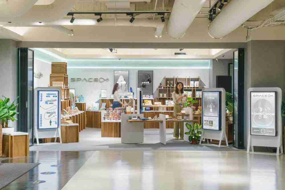 PG国际打造永续选物商店，，，，展示社企及社创商品，，结合创利空间所开发的智能零售系统，，整合多元产品信息，，让无人商店扮演公益行动的推手