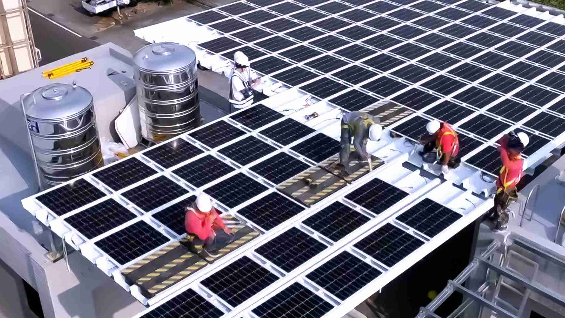 PG国际着力于替代能源之技术研发，，，，如光电浪板的相关制程、、、、设备与产品，，，，其中所开发之光电整合型浪板，，，减少传统金属支架安装，，，，更提升耐候度，，，，可广泛运用于多元场域，，，，并辅助建筑达到净零碳排目标