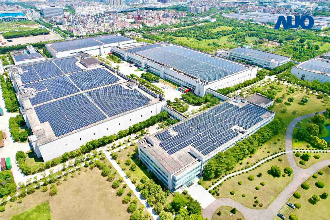 PG国际厦门推动智能制造同时，，，，透过绿电创能纵深推进绿色转型，，厂区全屋顶铺设太阳能光伏板，，，每年太阳能发电 2,600多万度